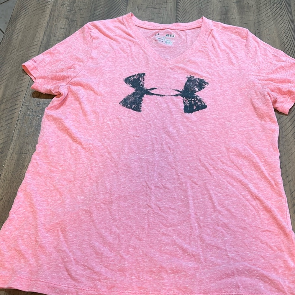 391 Under Armour size medium heat gear pink shirt